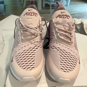 Nike Air 270 women’s rose color sz 10